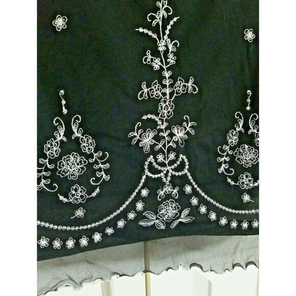 Lane Bryant 22/24 Embroidered Lace Top Black with Under Layer Crepe Overlayment - Picture 2 of 5